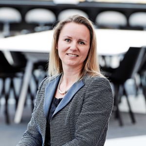 HRtop100 - Oracle - Afiena Van Den Broek