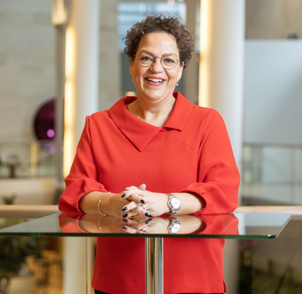 HRtop100 - Suzanne van Niekerk-de Veld - CHRO bij ABN AMRO